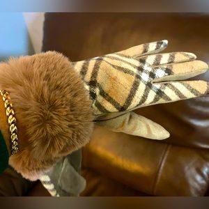 NIP Plaid /fur trimmed Gloves Velvety lined